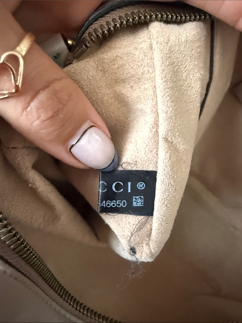 Gucci Blush Chevron Leather Crossbody with Gold Double G - Picture 15 of 15